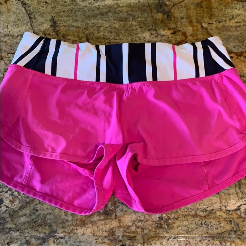 🍋Lululemon speed up shorts 2.5* hot pink shorts.